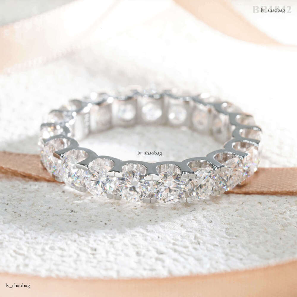 Hip-Hop Silver Inlaid Round Moissanite for Men and Women, Fashionable Full Diamond Ring