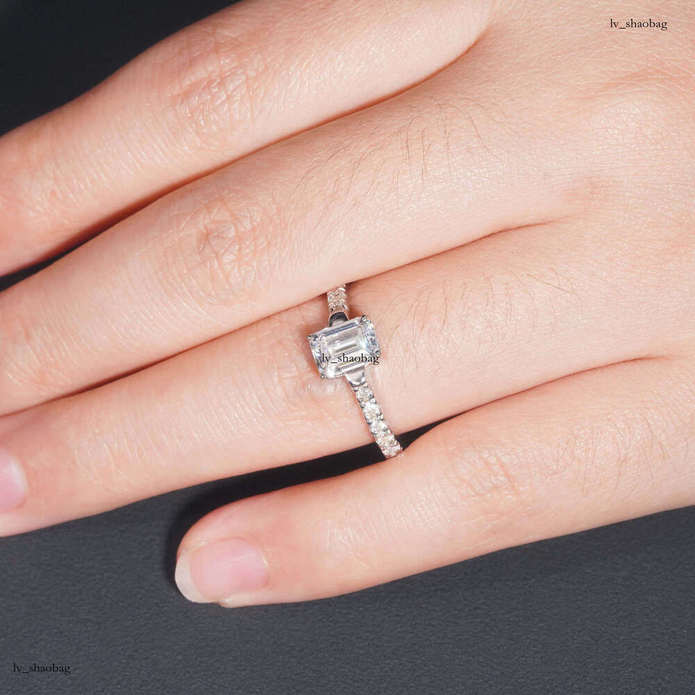 Emerald Cut Moissanite 1 ct Silver High-end Women's Proposal Wedding Ring