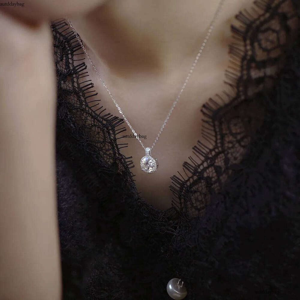 2025 Elegant Sparkling Ins Top Sell Circle Pendant Jewelry Sterling Sier Fill Round White 5A Cubic Zircon CZ Party Women Wedding Clavicle Necklace Gif