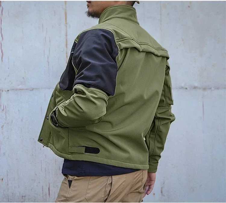 Winter Fleece Jacket Men Riding Outdoor Motorcycle Coats Tactical Multi-pocket Soft Shell Waterproof Windproof Warm Shark Skin W250809