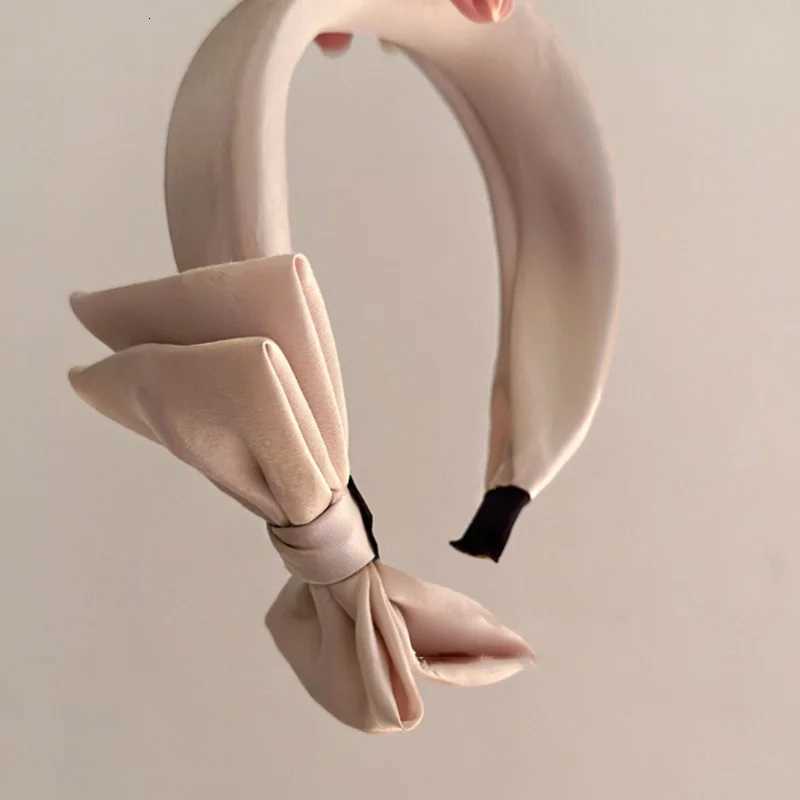 Brand New Retro Satin Side Bow Band Mens High-End Wide-Edged Band Fashionable Temperament Hair Accessories Y250809