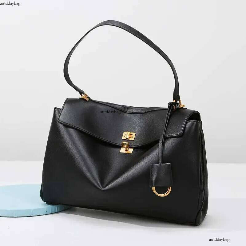 Large Capacity Vintage Lock Handbag Design 2024 Autumn Soft Leather Shoulder OL Quality Daily Commute Underarm Bag