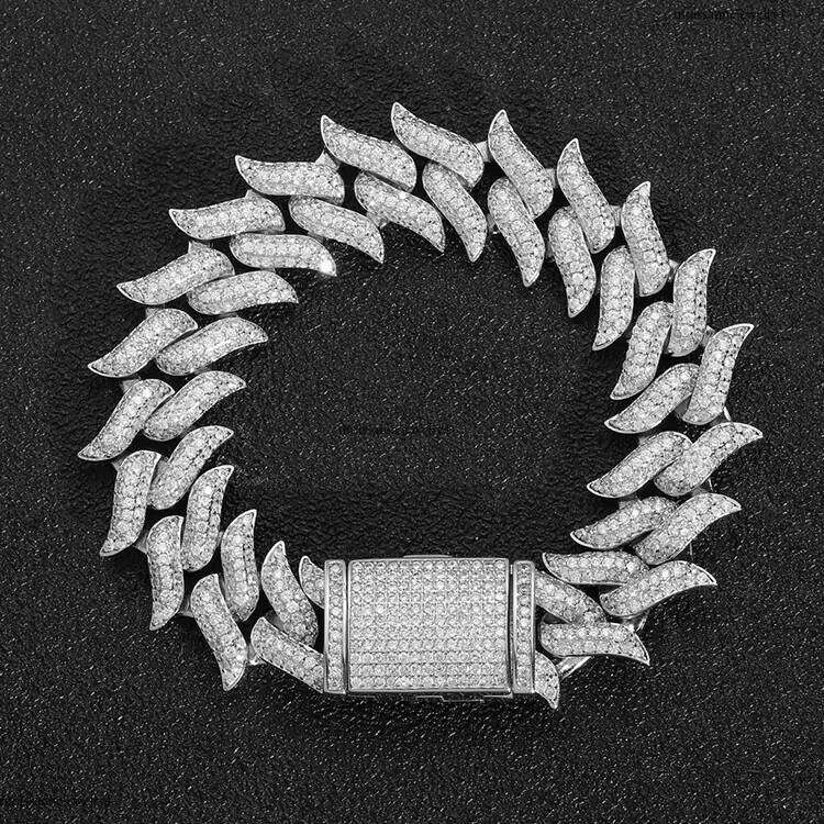 Xingguang Custom Jewelry Ice Out Necklace Hip Hop Style VVS Moissanite Dia Sterling Sier Cuban Spiked Chain