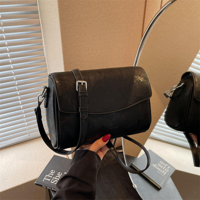 2025 autumn new elegant retro light luxury simple niche design versatile large capacity women's crossbody bag designer bag