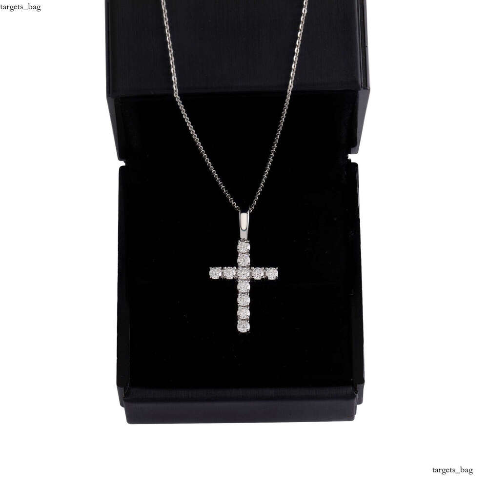 Iced Out VVS Moissanite Cross Necklace Full Dia Hip-Hop Pendant Super Sparkling Fire Color Clavicle Layered Chain
