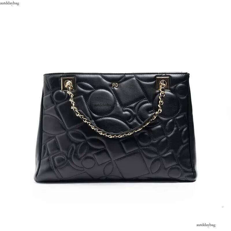 PG Delicate Women's Light Brand Design 2024 New Fashion All Boutique Handbags Niche Leisure Daily Crossbody Bag