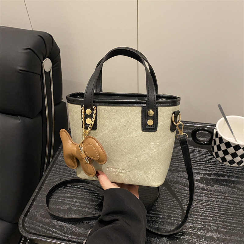 2025 Autumn New Fashionable Women s Small Bag Casual And Simple Shoulder Niche Bucket fashion Design Crossbody Designer