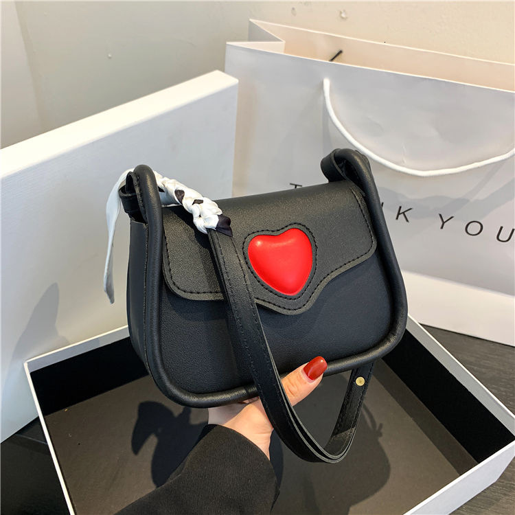 2025 Autumn New Women s Shoulder Bag New Armpit Bag Heart Pattern Simple And Fashionable Small Square Bag New Women s bag Crossbody women s Bag Autumn