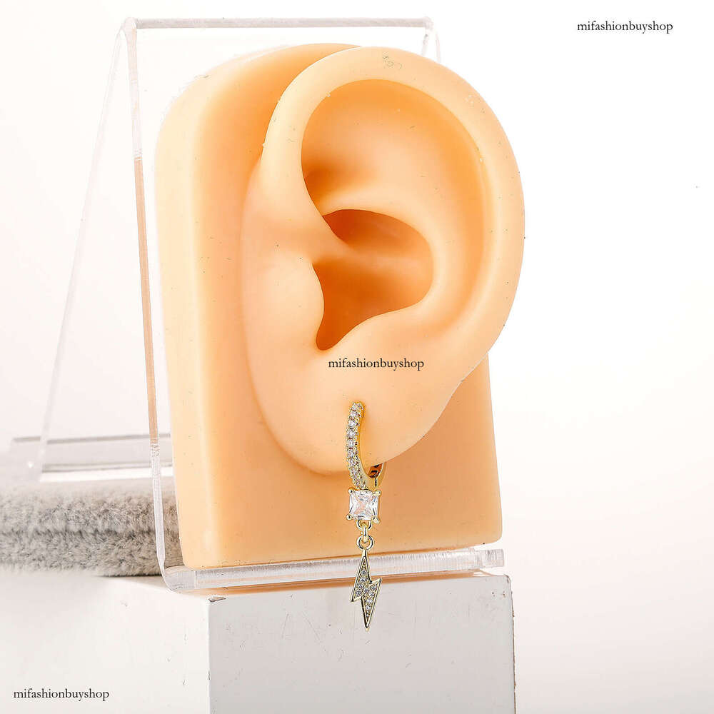 Vintage High-End Lighing Creative Fashion Versatile Drop Earrings New Style