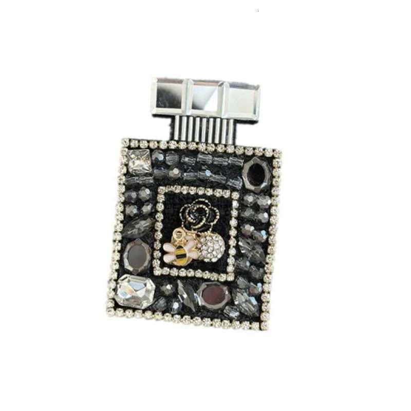 Vintage Perfume Bottle Camellia Brooch Pins for Women High-end Rhinestone Crystal Flower Badge Elegant Jewelry Accessories Y250809