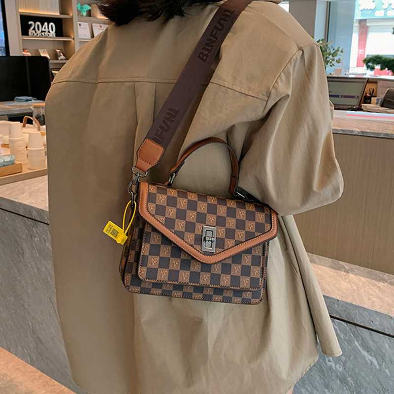 New arrival: vintage checkered small bag, versatile and stylish, single shoulder messenger bag for women