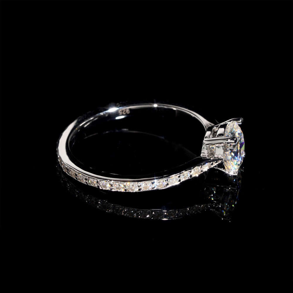 Classic Four-Prong Women's Diamond Silver White Gold Moissanite 1 ct Light Luxury Fashion High-End Ring