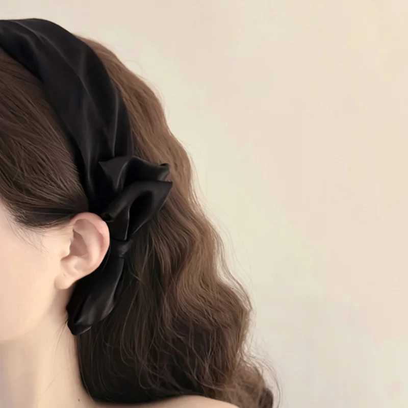 Brand New Retro Satin Side Bow Band Mens High-End Wide-Edged Band Fashionable Temperament Hair Accessories Y250809