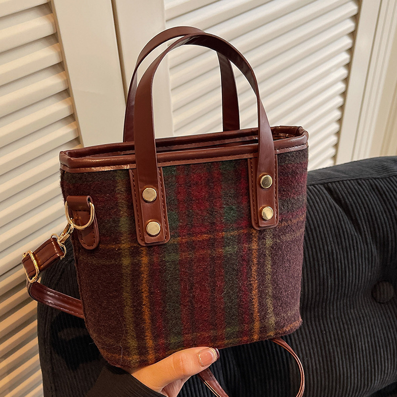 Autumn New Niche Fashion Women's Handbags Women's Crossbody Bags Fashionable Women's Hand-held Bucket Bags fashion New Women's Sho