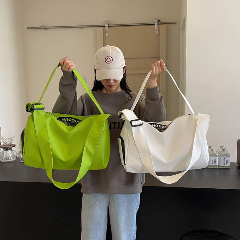 Autumn new lightweight large capacity travel bag fashion minimalist sports fitness bag fashion casual handbag women's shoulder bag niche autumn n