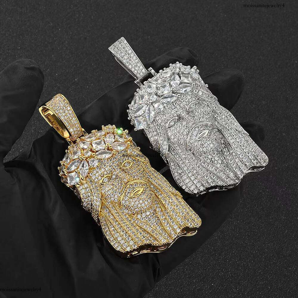 NUOYA Hip Hop Jewelry Iced Out Dia Charm Gold Sier Plated Claw Setting Zircon Wreath Jesus Head Pendant for Women