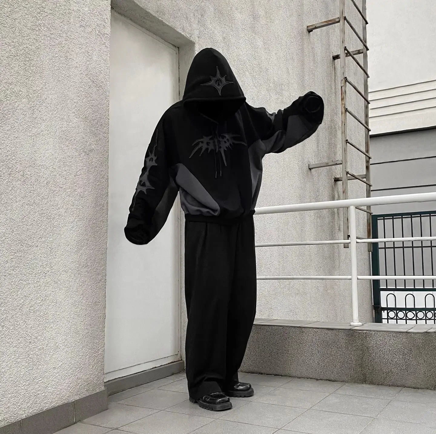 90S American Retro Gothic Embroidery Stitching Loose Hoodie Mens Y2K Harajuku Hiphop Casual Joker Sweatshirt Street Wear y250729