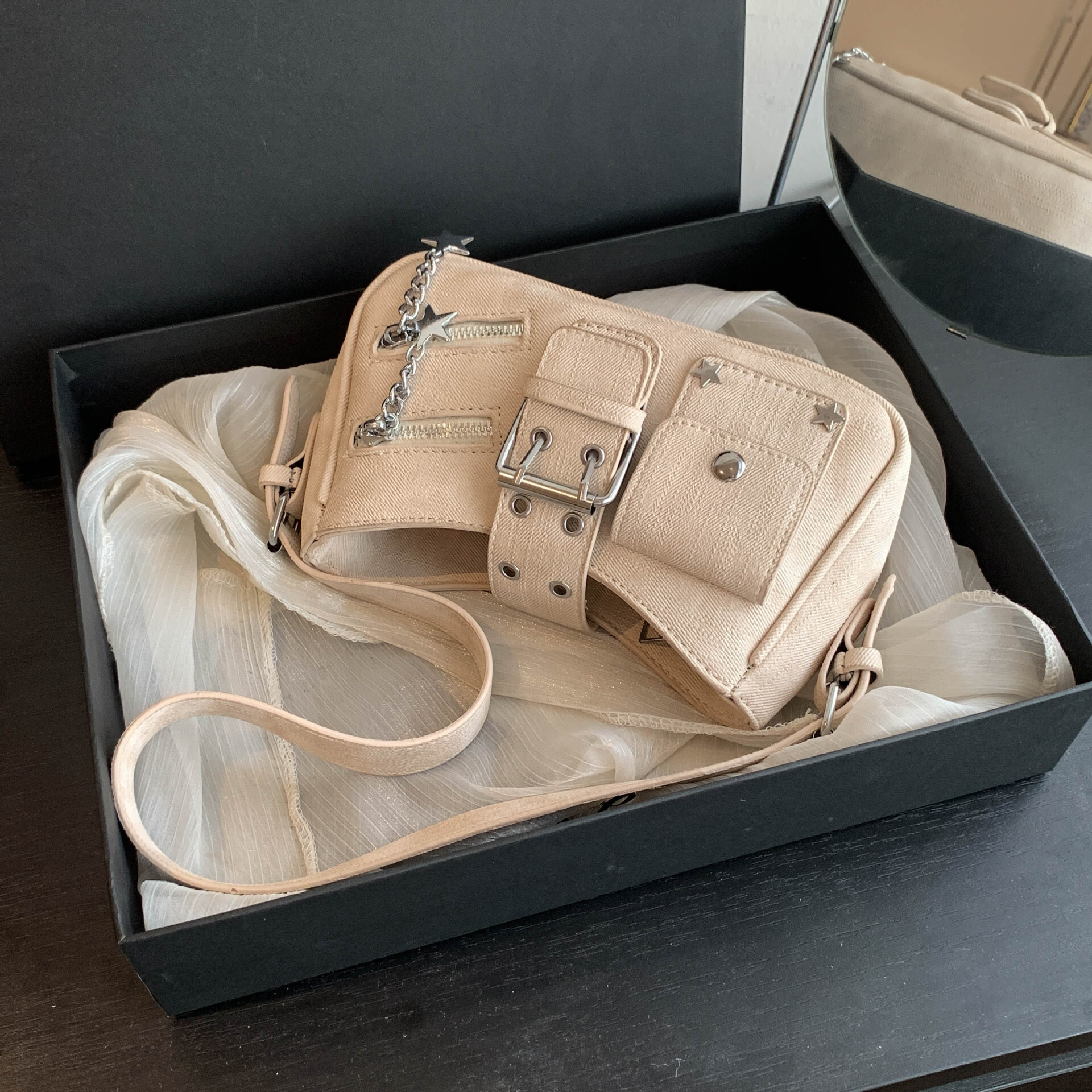 2025 Autumn New niche design Shoulder Bag Spicy Girl Style Armpit Bag Fashionable Crossbody Bag New Women s Shoulder Bag Autumn New Designer Bag