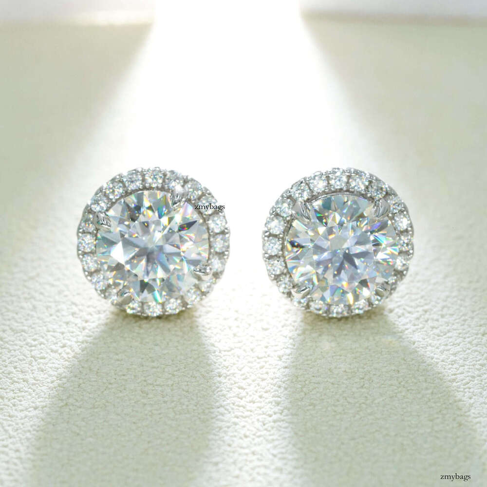 INS New Iced Out VVS Inlaid 8.0mm Moissanite Round Simple Stud Earrings