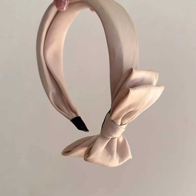 Brand New Retro Satin Side Bow Band Mens High-End Wide-Edged Band Fashionable Temperament Hair Accessories Y250809