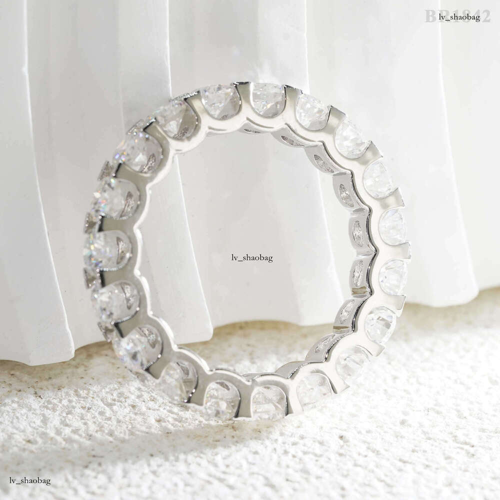 Hip-Hop Silver Inlaid Round Moissanite for Men and Women, Fashionable Full Diamond Ring