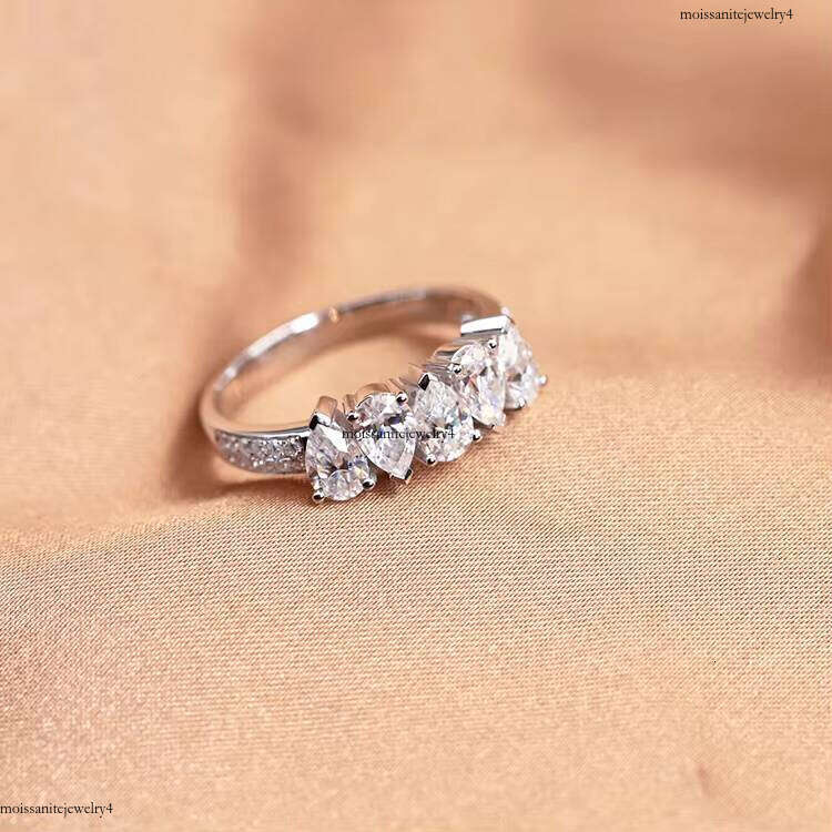 Customized Elegant Jewelry White Gold Five Pear Moissanite Dia High Quality for Wedding Ring