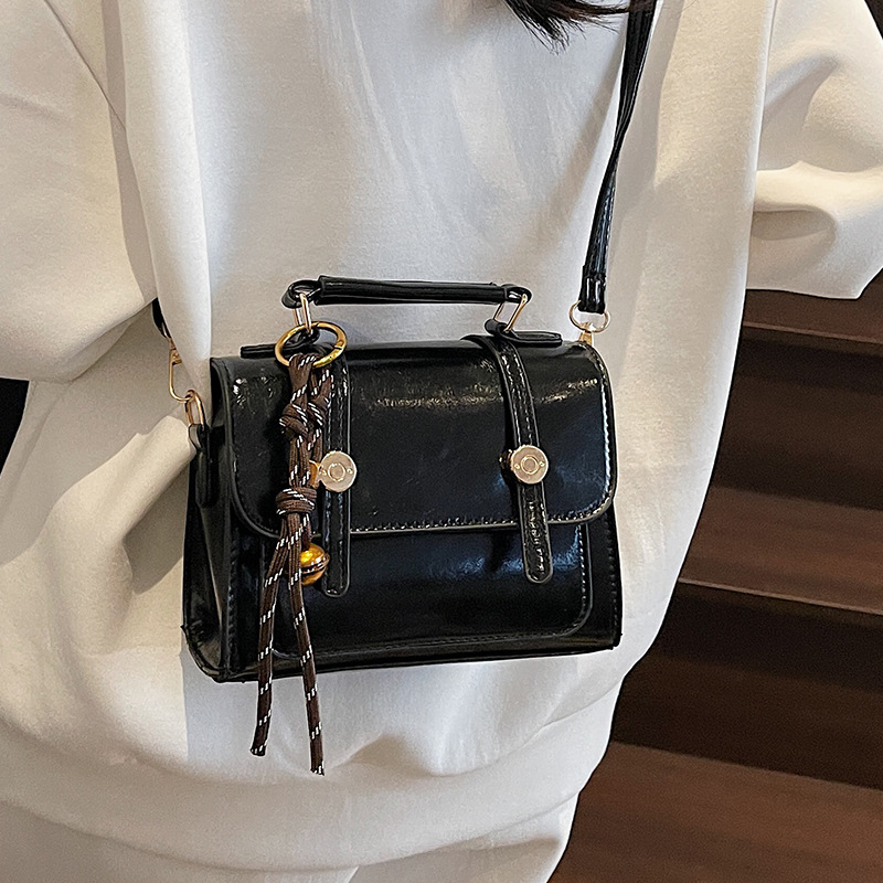 2025 Autumn New Shoulder bag Bag Retro New Fashion Niche Women s Small Square Bag women s New Women s Crossbody Bag Autumn New Designer Bag Handbag