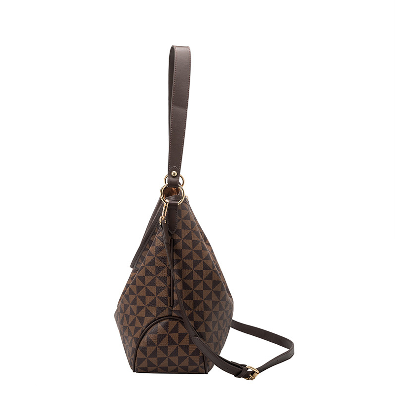 Free shipping, large capacity, high-end design sense, women's casual 2025, European and American fashion printed hand-held shoulder bag, bag mout