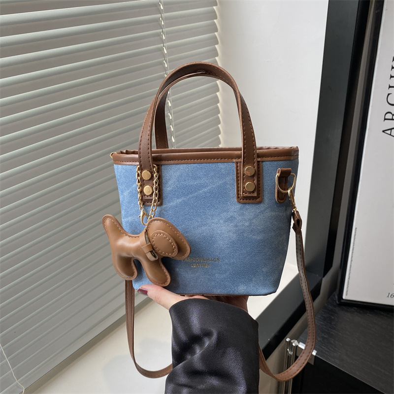 2025 Autumn New Fashionable Women s Small Bag Casual And Simple Shoulder Niche Bucket fashion Design Crossbody Designer