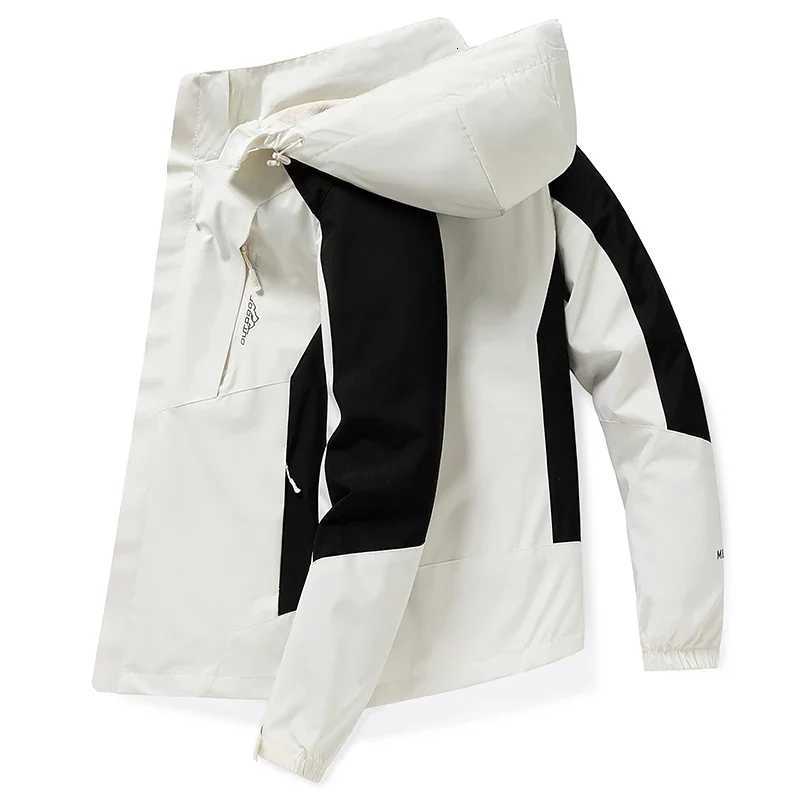 Spring and Autumn Functional Style Outdoor Windbreaker Mens Workwear Coat Hooded Jacket Mountaineering Suit Handsome Jacket Men W250809