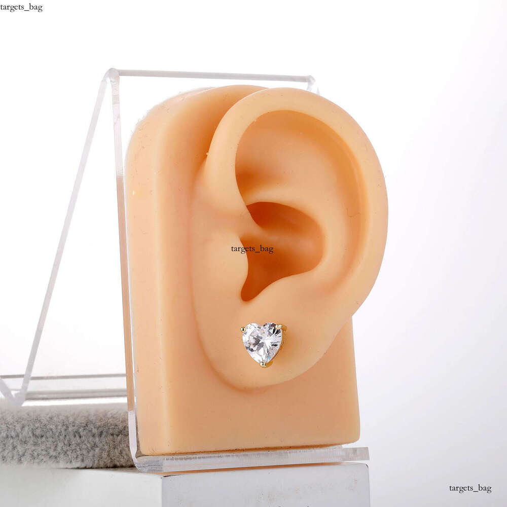 Heart-shaped Zircon Sparkling Earrings for Women, Simple and Elegant, Light , Exquisite Sier Needle Fashion Ear Jewelry