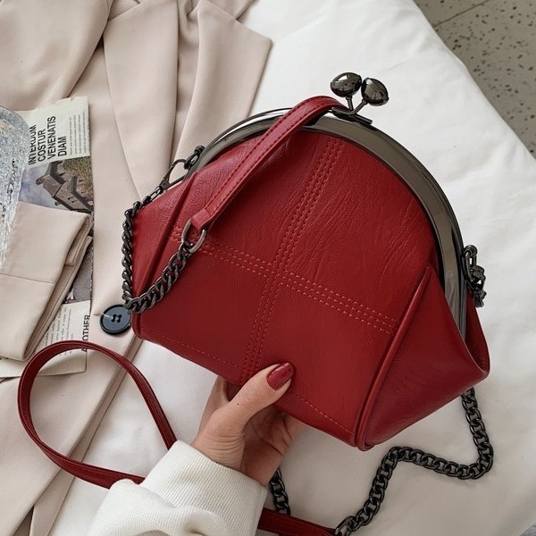 2025 Autumn new solid color shell large capacity handbag niche design fashionable women s shoulder bag new women s crossbody bag fashion Autumn new de