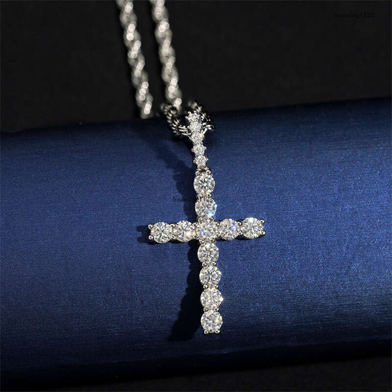 Ins Hip-Hop Personality Iced Out VVS Cross Full Inlaid D Color Moissanite Necklace Pendant