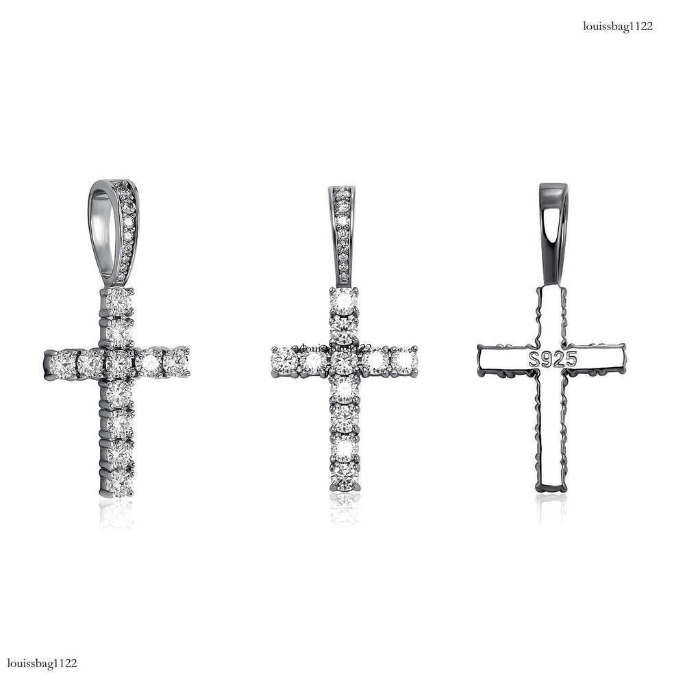 Iced Out VVS Moissanite Cross Necklace Full Dia Hip-Hop Pendant Super Sparkling Fire Color Clavicle Layered Chain