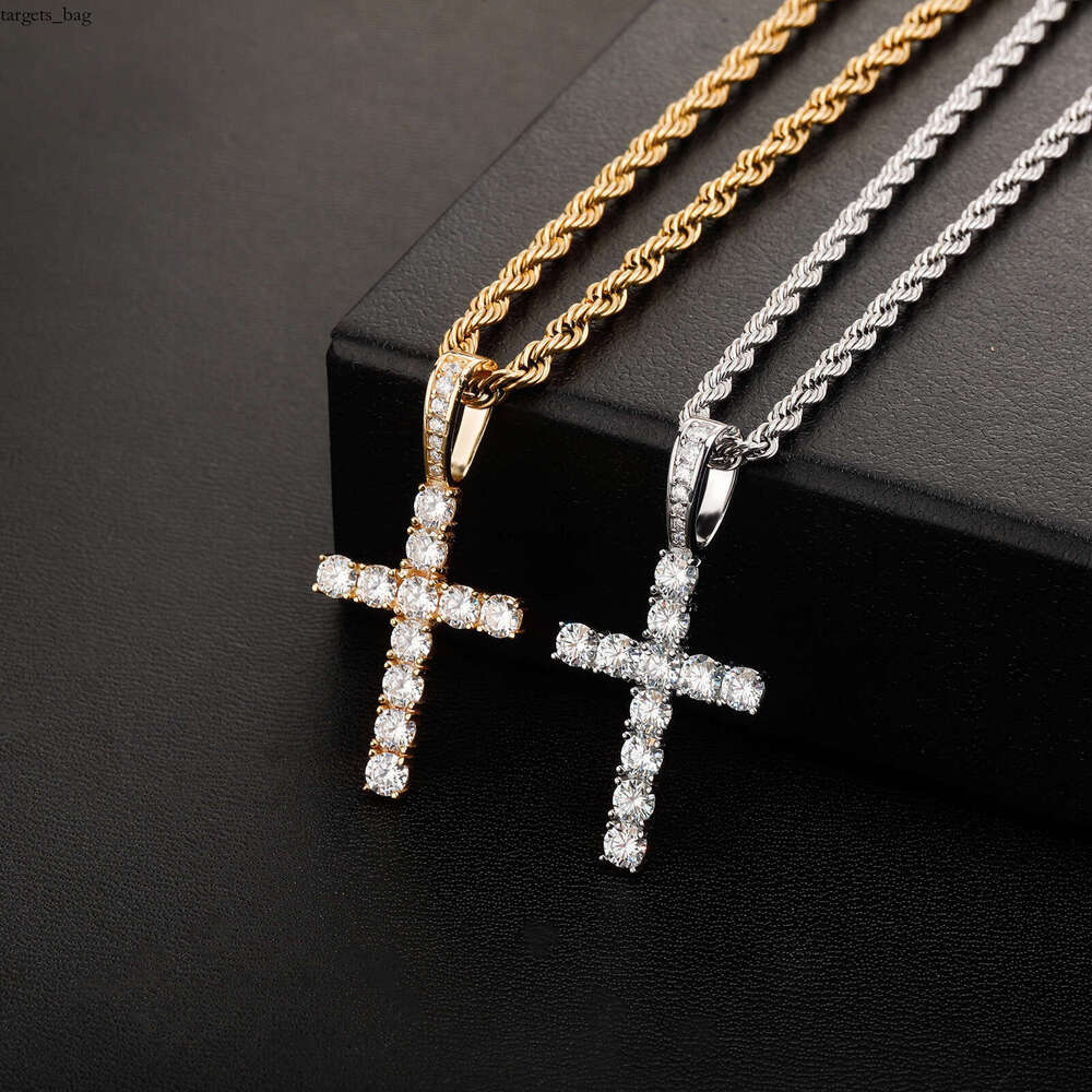 Iced Out VVS Moissanite Cross Necklace Full Dia Hip-Hop Pendant Super Sparkling Fire Color Clavicle Layered Chain