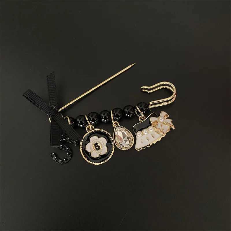 Tassel CC Womens Brooch for Women Camellia Pearl Brooches Luxury Designer Clothing Accessories Y250809