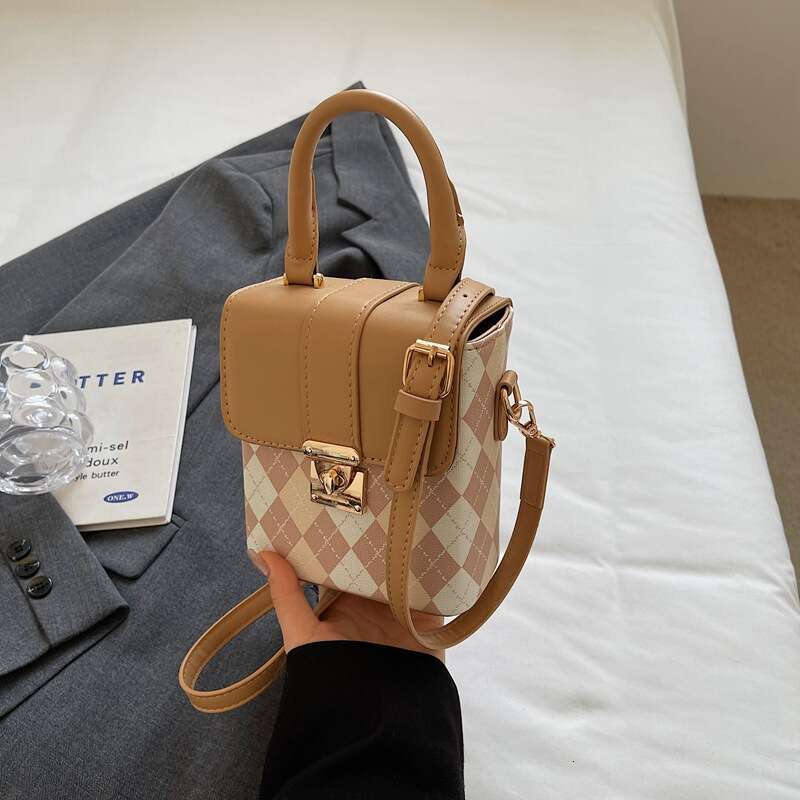 French Niche Design Spring New Women's Trendy Crossbody Internet Celebrity Handbag Small Square Bag B5