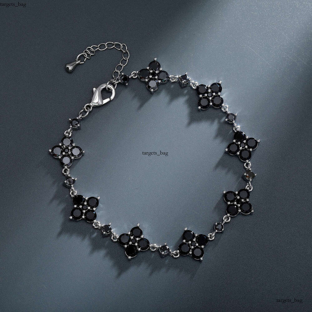 Full Dia Heavy Craft Four-Leaf Clover Bracelet for Women, Light Sparkling Zircon, High-End Niche Bracelet, Hand Jewelry Factory