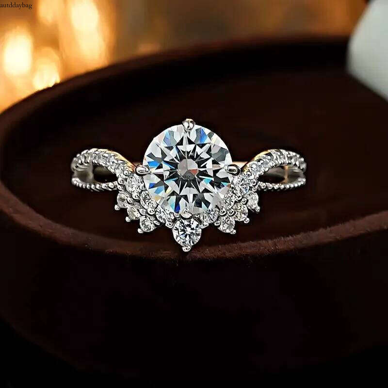 2025 Choucong Sweet Bridal Rings Jewelry Pure 100% Sterling Sier Round Cut Lab Moissanite Dia Party Women Wedding Crown Band Ring Lover Gift