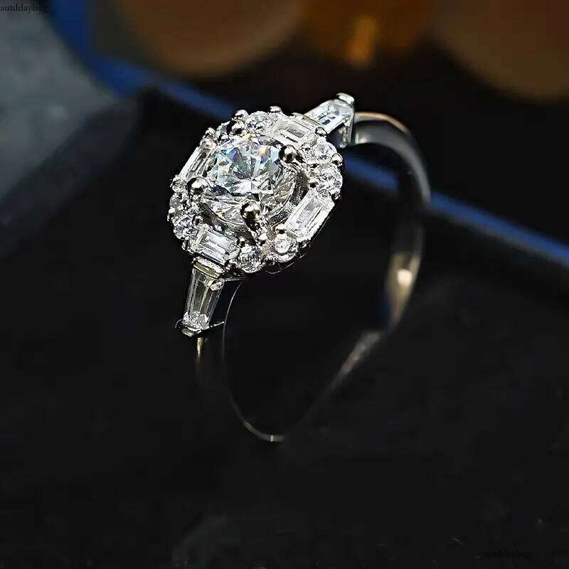 Ins Top Sell Gorgeous Sparkling Wedding Rings Jewelry Genuine 100% Sterling Sier Round White Lab Moissanite Dia Party Eternity Women Bride Ring Gift