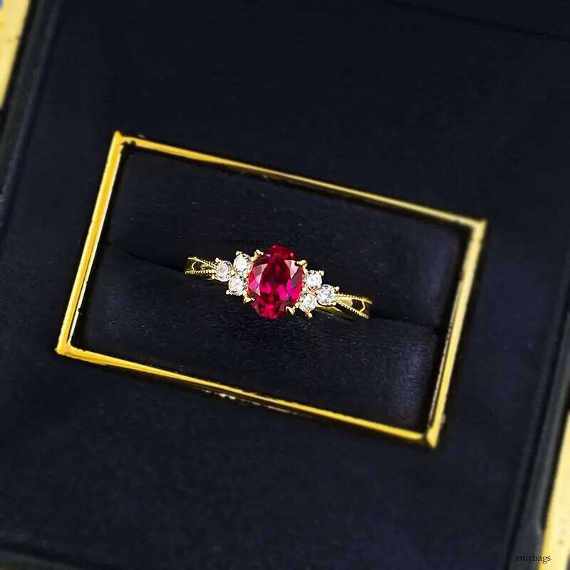 Choucong Vintage Fashion Jewelry Genuine 100% Sterling Sier Oval Cut Red Garnet Lab Moissanite Dia Party Eternity Women Wedding Bridal Ring Gift