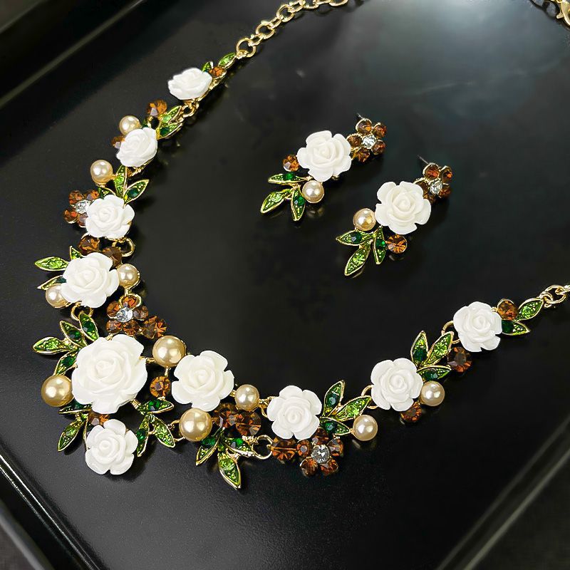 2025 Summer Forest Garden Style Dainty Sweet Floral Leaf Rhinestone Faux Pearl Necklace Earring Set Fresh Charming Jewelry for Women