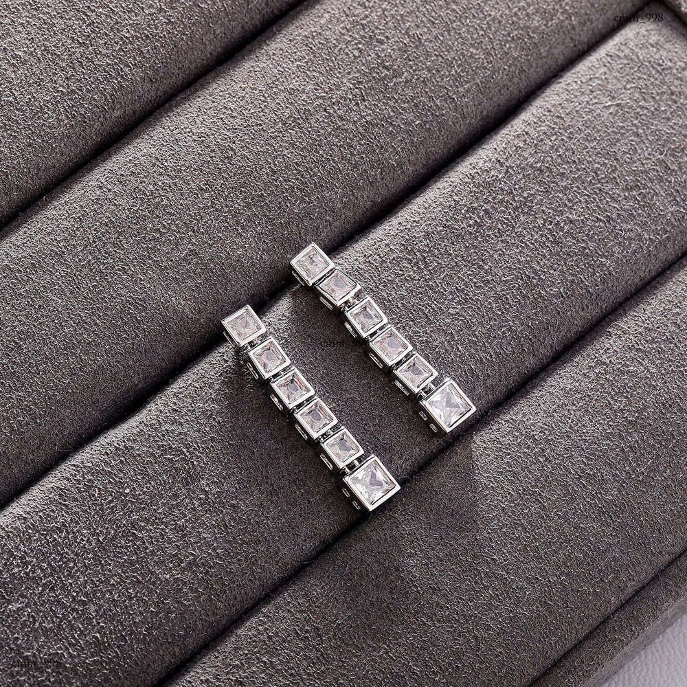 High-End Design Square Dia Tassel Earrings Iced Out VVS Needle Personality Studs Autumn Winter Versatile Niche Ear Jewelry