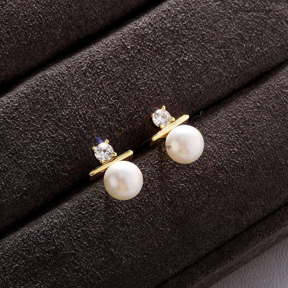 Trendy French Romantic Pearl Zircon Earrings with Sier Needle High-end Design for Women