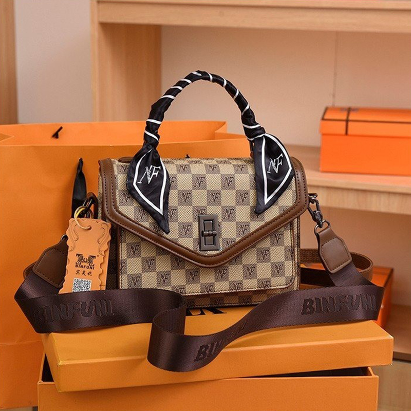 New arrival: vintage checkered small bag, versatile and stylish, single shoulder messenger bag for women