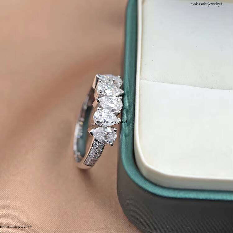 Customized Elegant Jewelry White Gold Five Pear Moissanite Dia High Quality for Wedding Ring