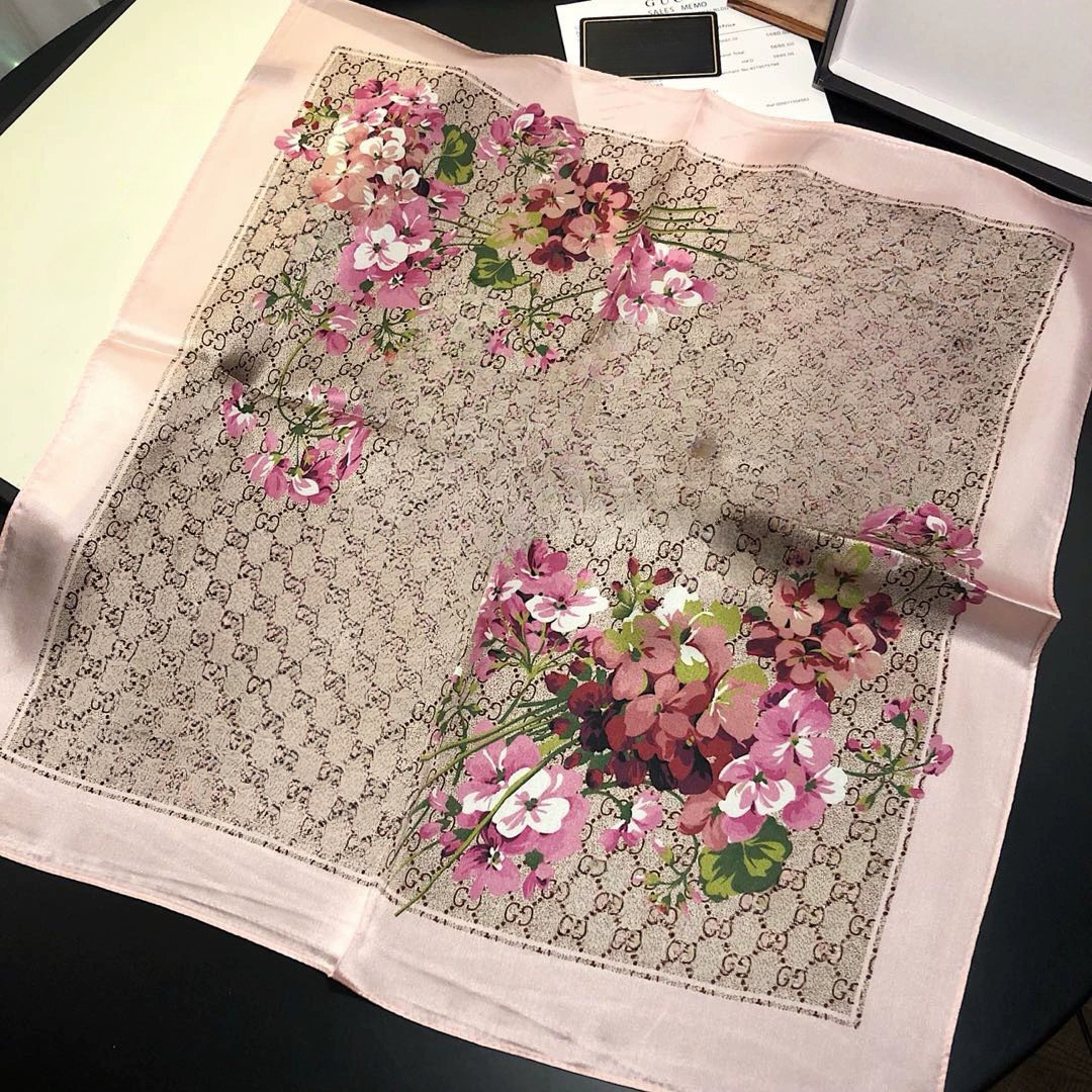 Classic Designer Scarf Brand Women Fashion Wrap Head Scarfs Square Scarves Shawl Pleated Birthday Gift 70x70cm