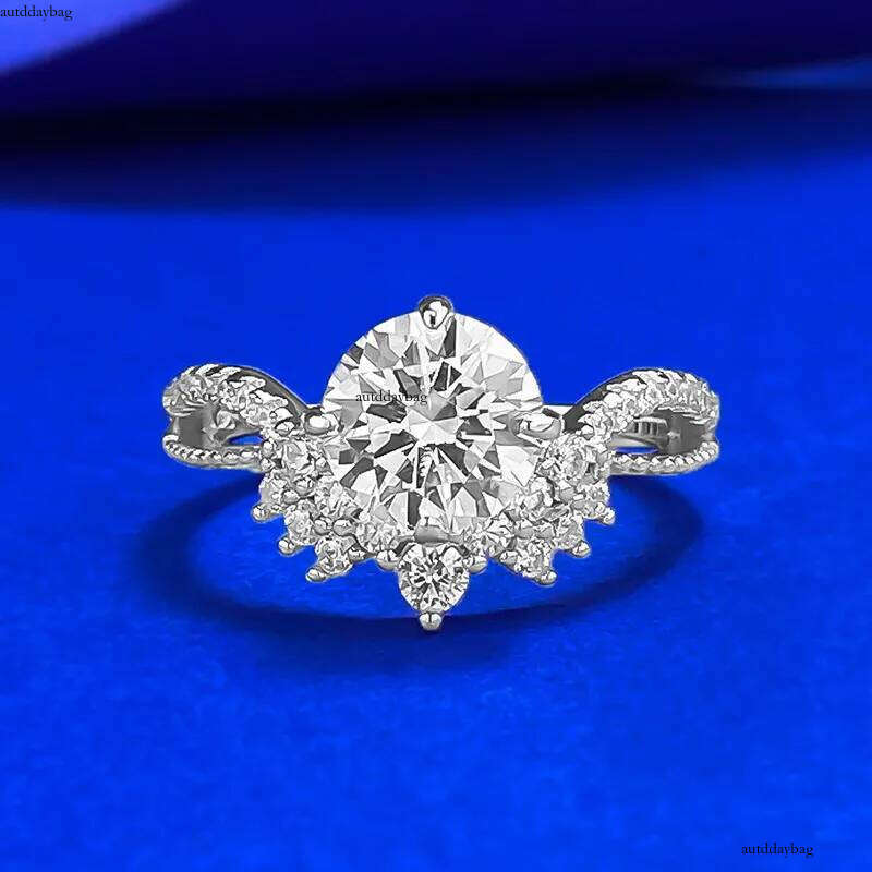 2025 Choucong Sweet Bridal Rings Jewelry Pure 100% Sterling Sier Round Cut Lab Moissanite Dia Party Women Wedding Crown Band Ring Lover Gift