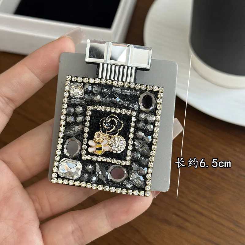Vintage Perfume Bottle Camellia Brooch Pins for Women High-end Rhinestone Crystal Flower Badge Elegant Jewelry Accessories Y250809