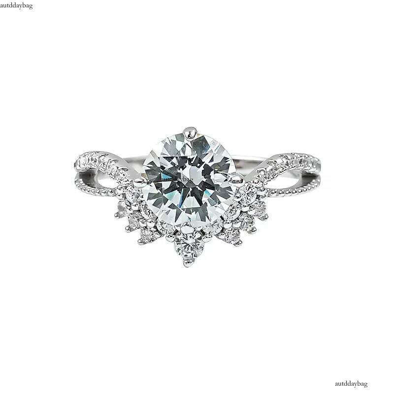 2025 Choucong Sweet Bridal Rings Jewelry Pure 100% Sterling Sier Round Cut Lab Moissanite Dia Party Women Wedding Crown Band Ring Lover Gift